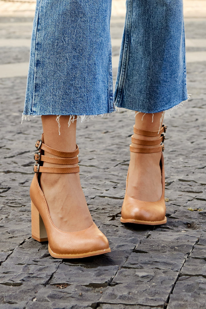 Casilda | Sandálias lisas com tira no tornozelo e sola grossa