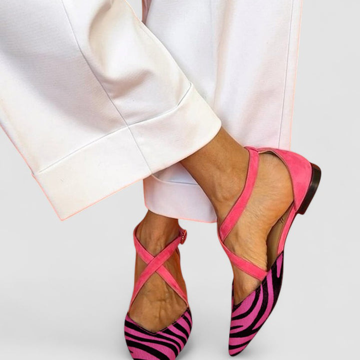 Zarella | Sandálias rasas com padrão zebra e tiras cruzadas no tornozelo