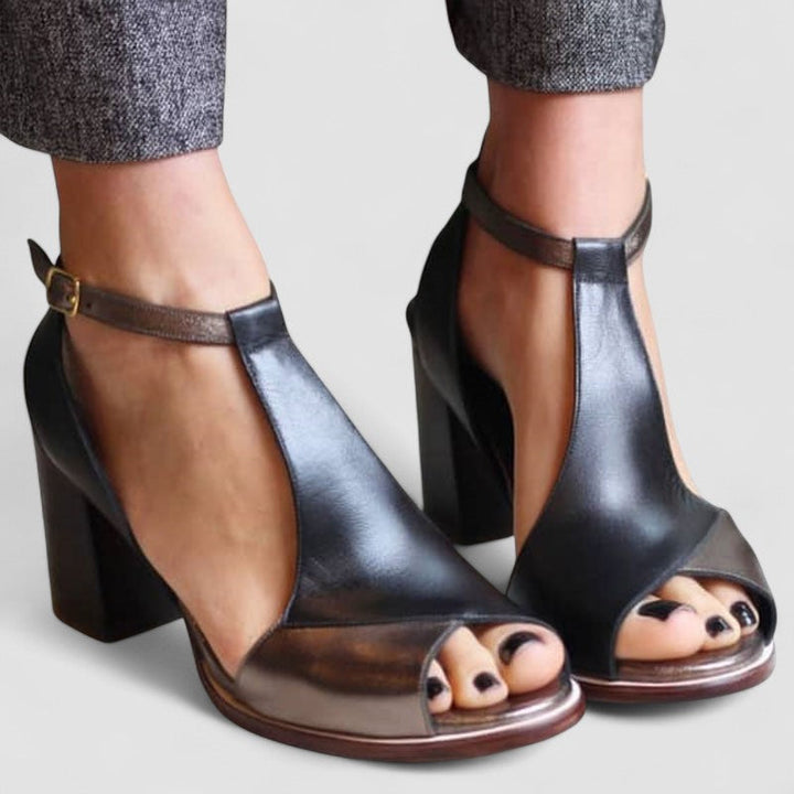 Nadaria | Sandálias pretas com salto alto e biqueira aberta em patchwork