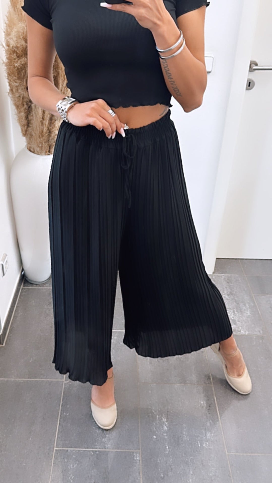 Maya | Calças Plissadas Pretas — Conforto Leve, Corte Fluido