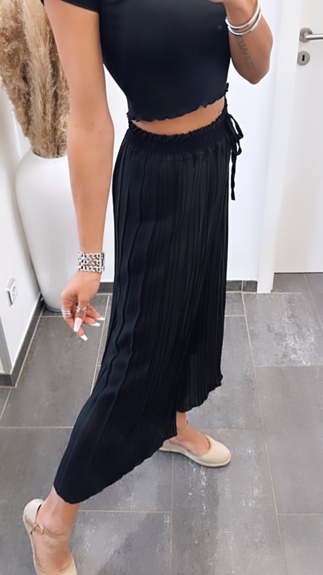 Maya | Calças Plissadas Pretas — Conforto Leve, Corte Fluido