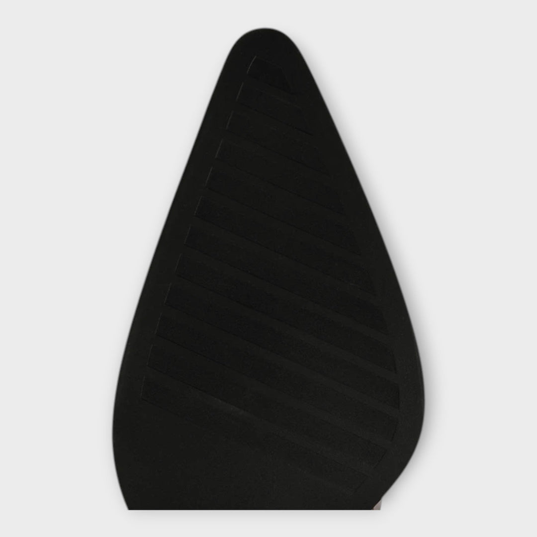 Botas com Design Croco e Salto Elegante