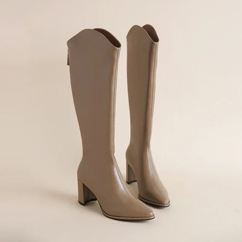 Hilda – Botas de salto Grosso e Elegância para o Inverno
