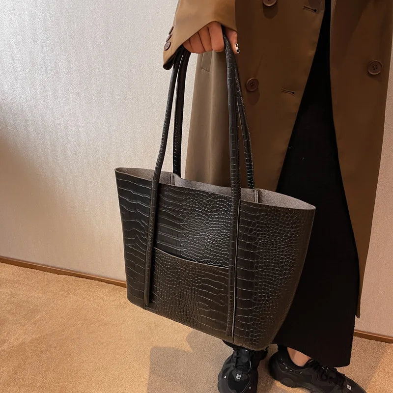 Betina | Bolsa Ombro em Couro Crocodilo Elegante e Versátil