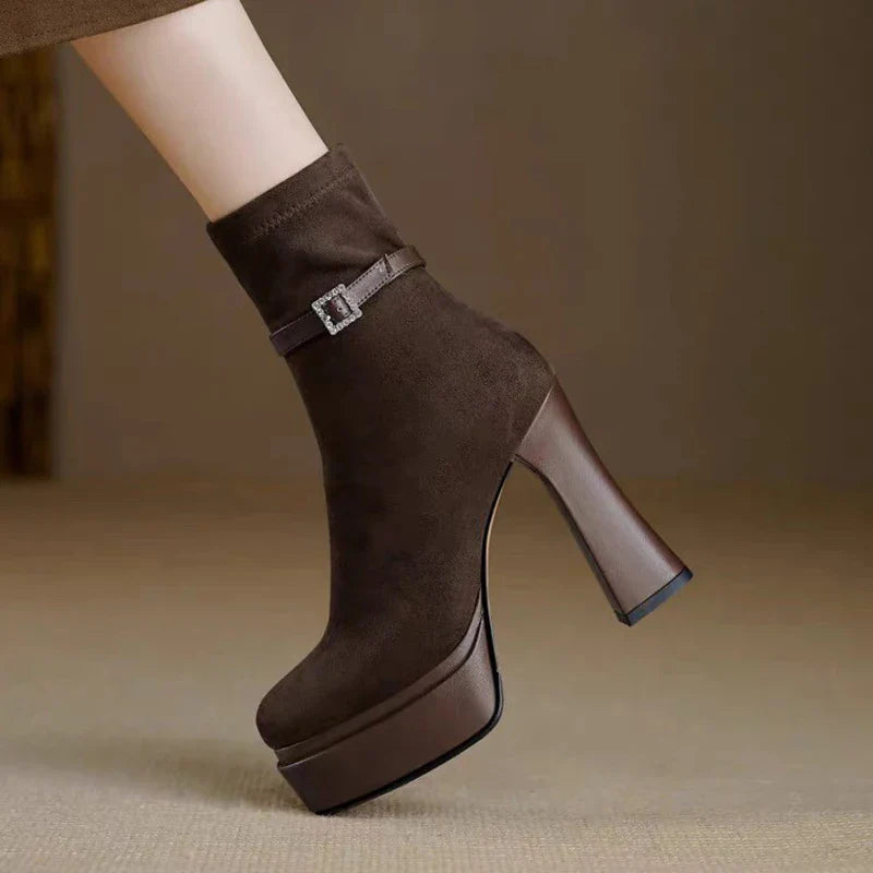 Yanete – Botas de plataforma de luxo com conforto e estilo em cada passo