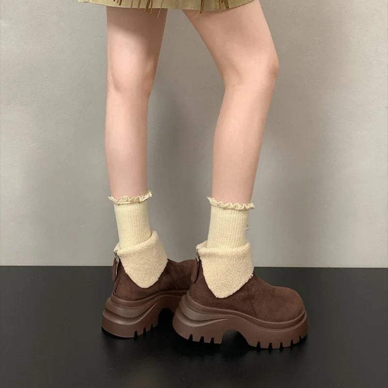 Jazmin | Plataforma grossa e design minimalista para um inverno com estilo