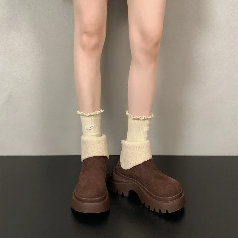 Jazmin | Plataforma grossa e design minimalista para um inverno com estilo