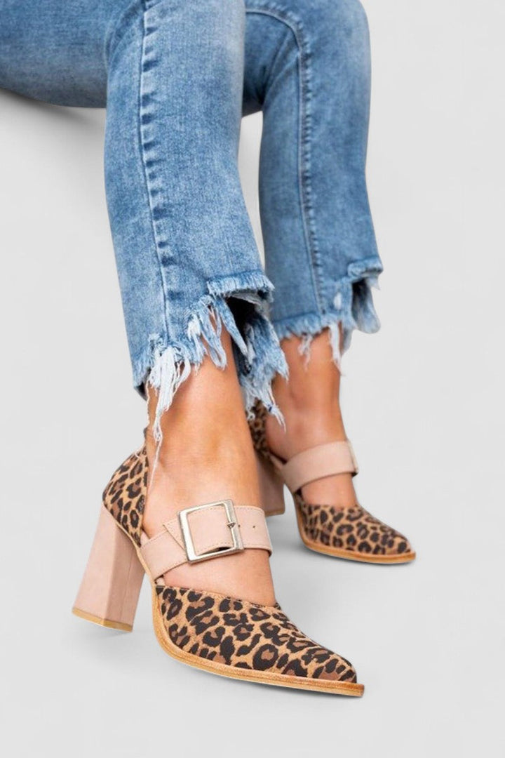 Selveta | Sandálias em camurça com padrão de leopardo e salto estável